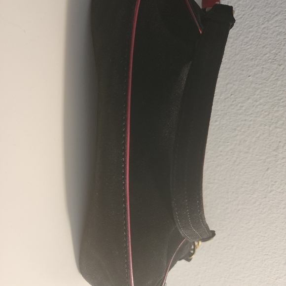 Maxx New York Small Retro Black with dark red trim leather shoulder bag. - Picture 6 of 13